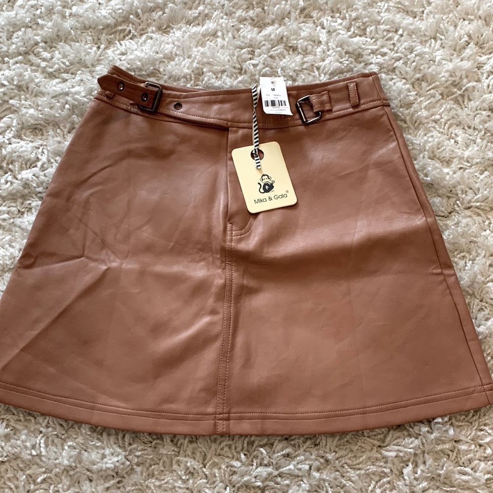 Mika&Gala size 8 Blush faux leather mini skirt
